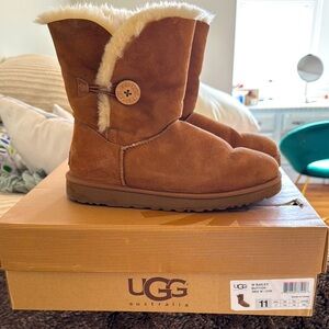 UGG Australia Bailey button Brown Shearling Boots